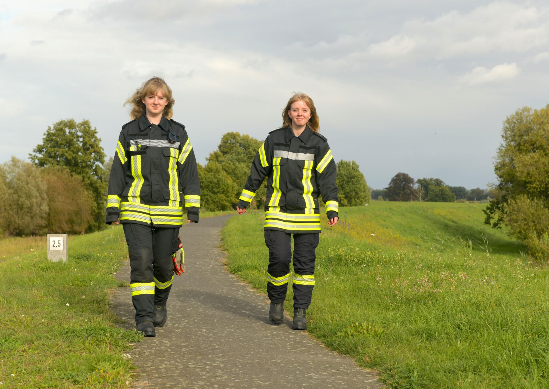 Schwestern im Einsatz für den Hochwasserschutz
